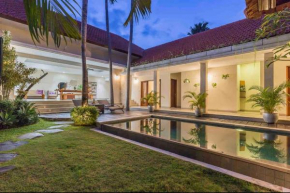 Location! Berawa beach 3bdr Spacious pool villa!